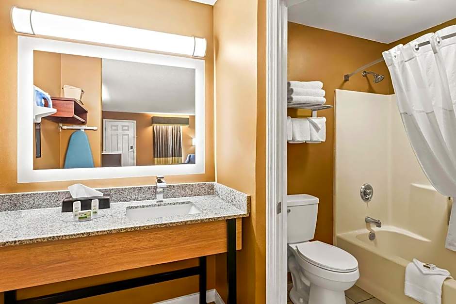 Baymont by Wyndham Forest City