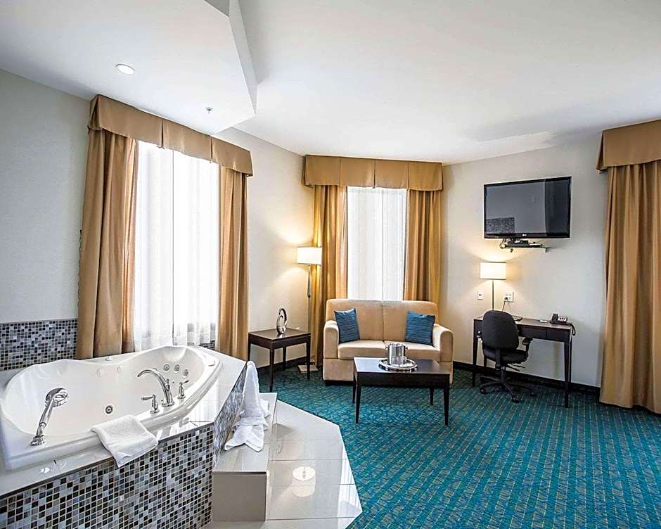 Photo 1 of 8 of 1 King Bed Suite