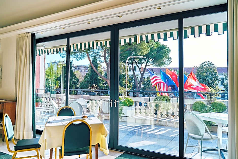 Ambassador Palace Hotel