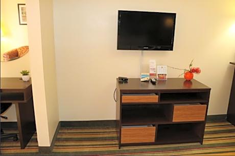3 Double Beds Studio Suite Smoking