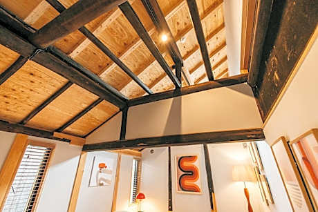 Standard Twin Room with Shared Bathroom