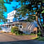 East Wind Inn & Suites