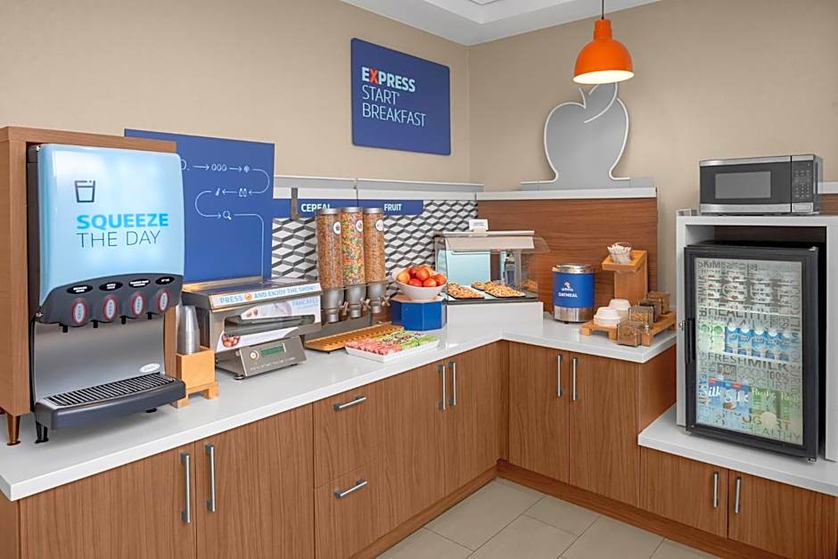 Holiday Inn Express & Suites Cambridge by IHG