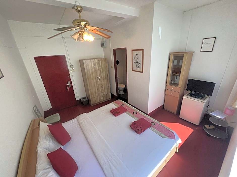 Aquarius Gay Guesthouse and Sauna