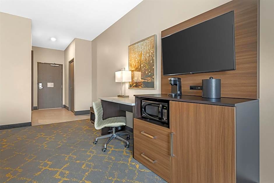 Best Western Plus Isanti