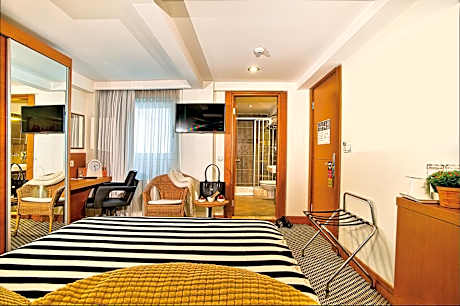 Standard Double or Twin Room- No View