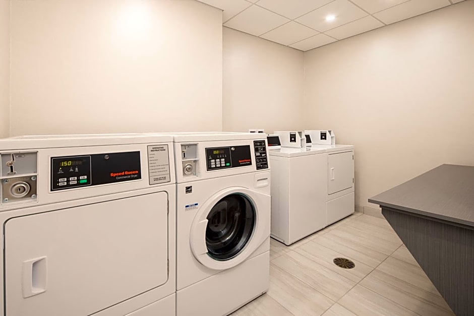 Holiday Inn Express & Suites - Ft Myers Beach-Sanibel Gateway, an IHG Hotel