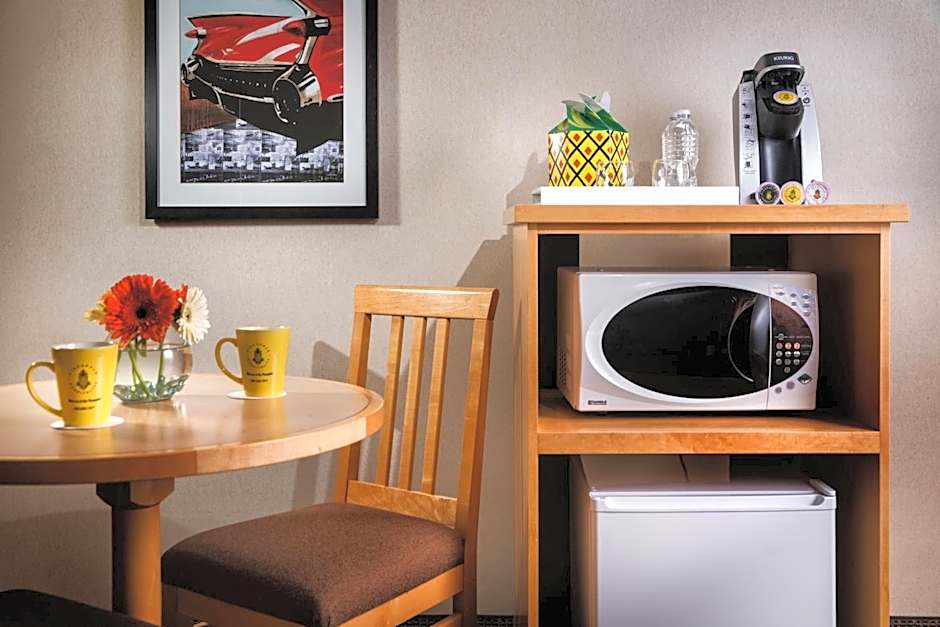 University Inn - A Staypineapple Hotel