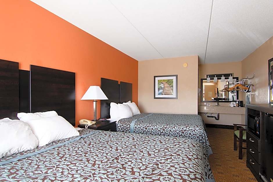 Days Inn by Wyndham Pittsburgh-Harmarville