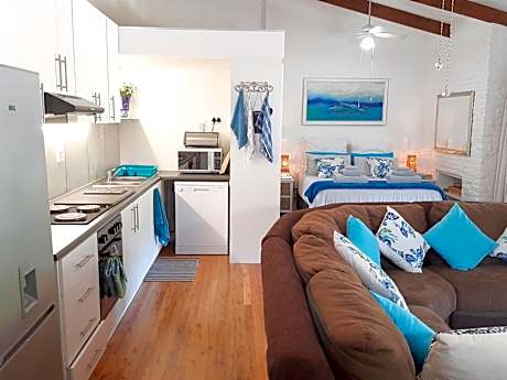 Queen Suite with Pool View