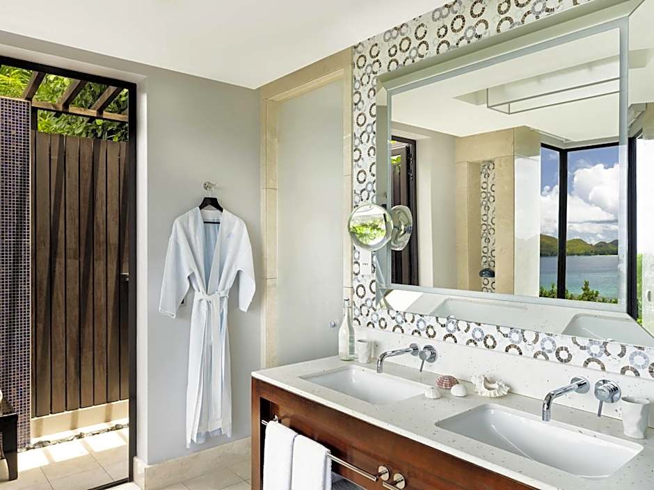 Photo 1 of 6 of Villa 2 Bedroom, Beachfront