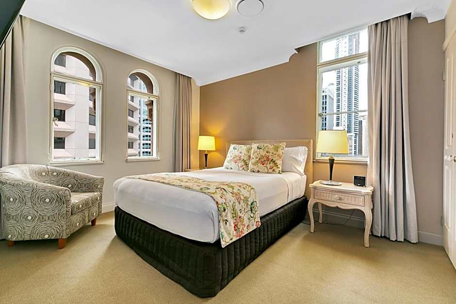 Manor Apartment Hotel