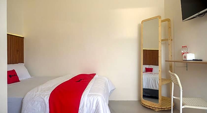 RedDoorz near Laweyan Gentan