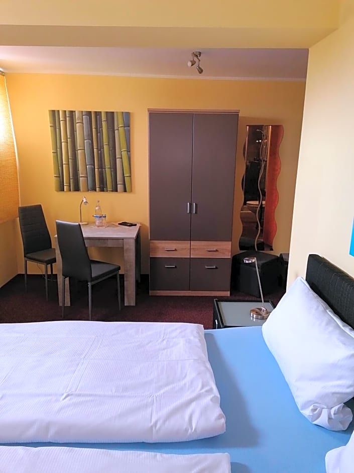 Pension Riverside in Leverkusen Hitdorf am Rhein - Zentral an der A1 und 59