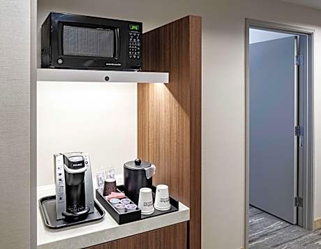 King Suite with Tub - Mobility/Hearing Accessible