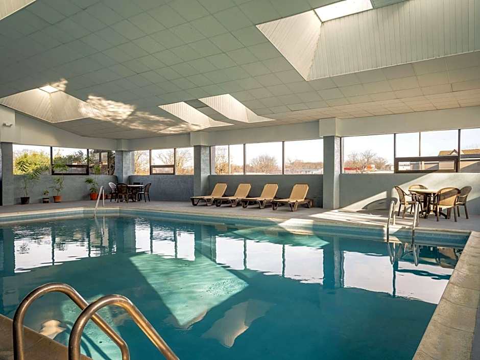 AmericInn by Wyndham Woodstock IL