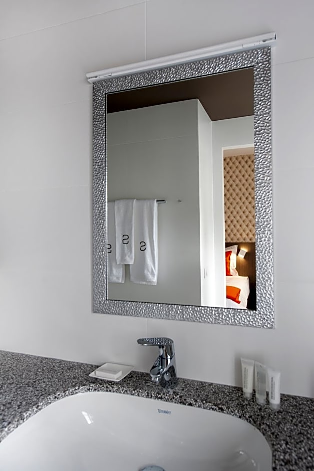 Square Hotel