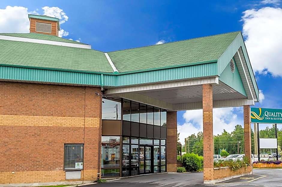 Quality Inn & Suites Hawkesbury