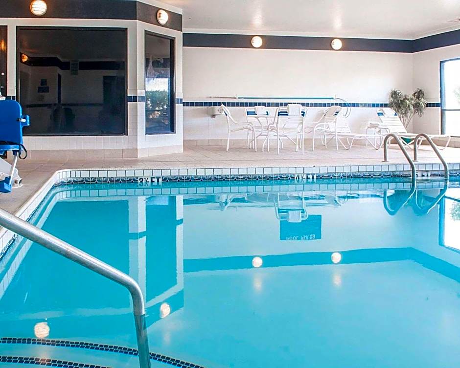 Comfort Suites   University