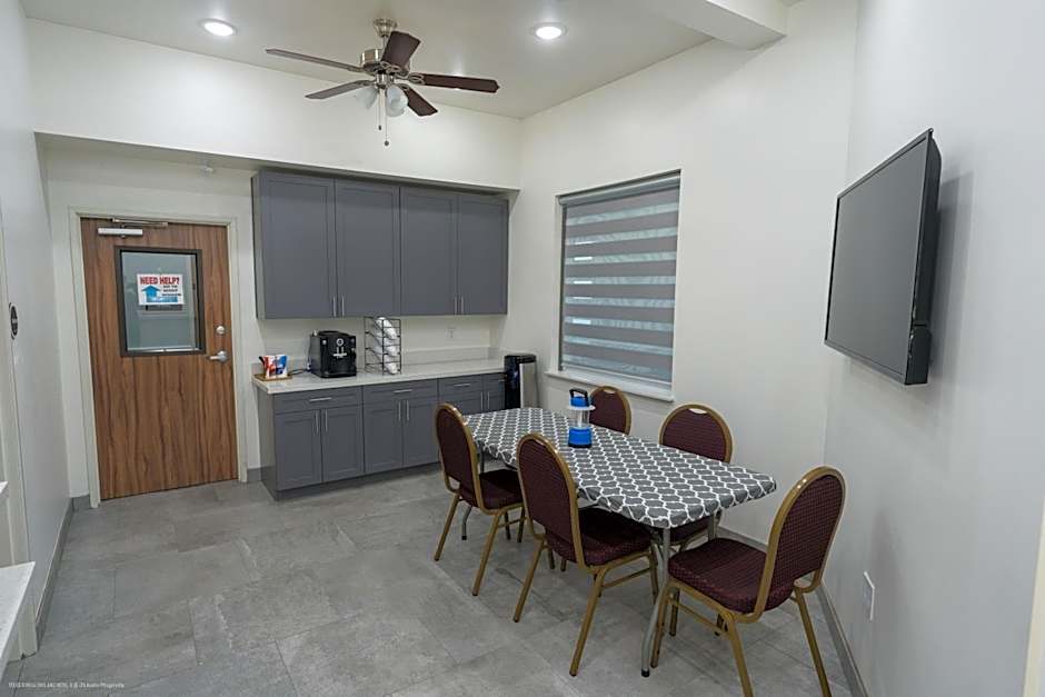 Texas Bungalows Hotel and Hotel Que at i35 Austin Pflugerville