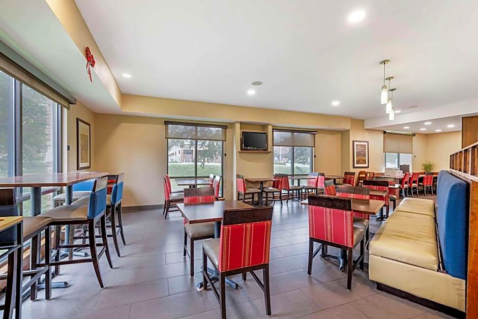 Comfort Suites East Lincoln - Mall Area