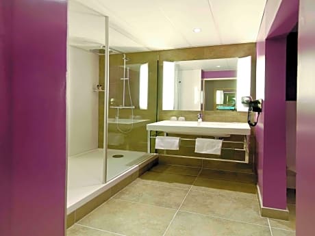 Privilege Room with 1 double bed and 1 single sofa bed