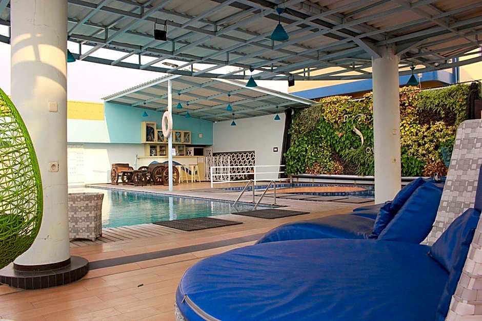 RedDoorz Premium near Bandung Station