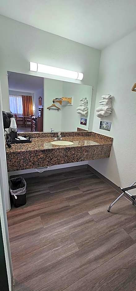 Travel Inn & Suite