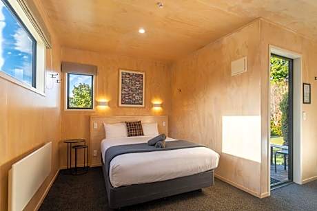 Standard Cabin (Queen Bed with No Bathroom)