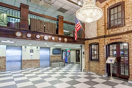 Howard Johnson Hotel by Wyndham Newark Airport