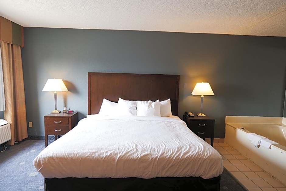 Baymont by Wyndham Flint Airport North