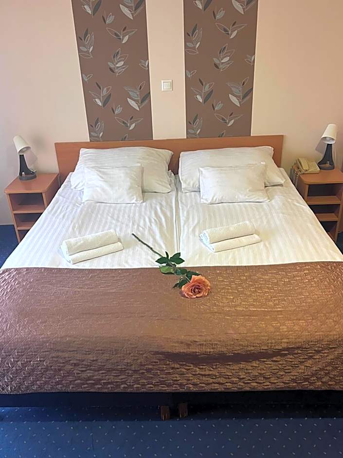 Hotel Rose City