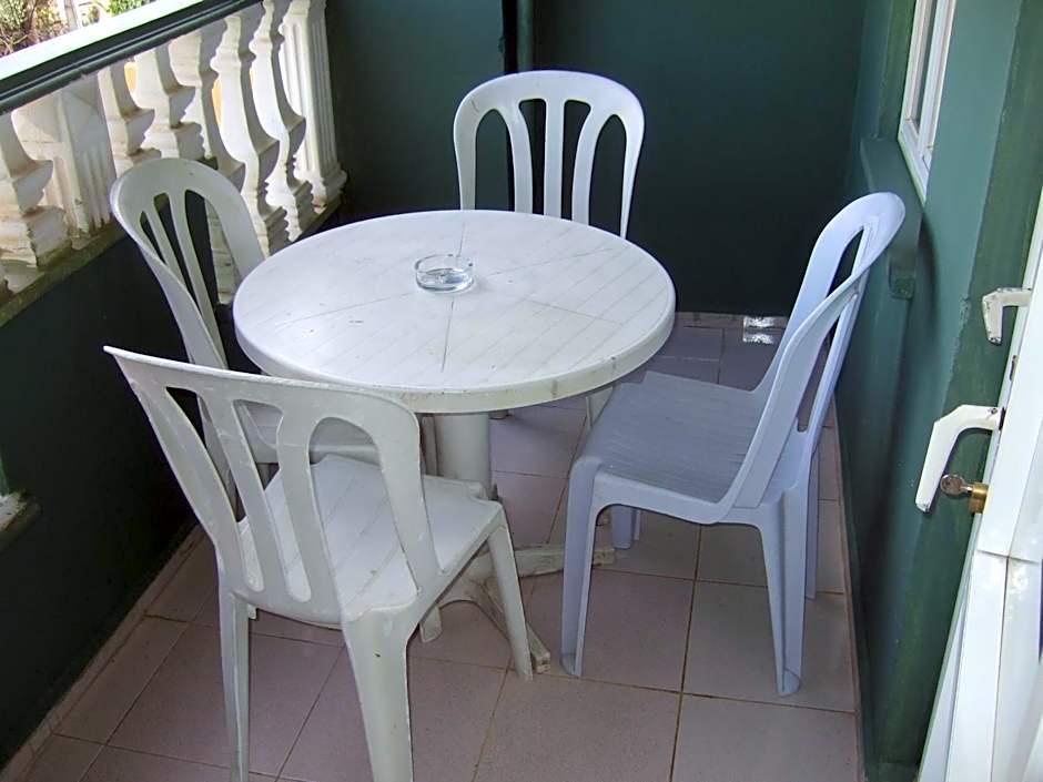 Club Sunset Apartments