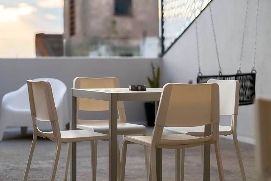 P502 Rooftop views 33drm 2bath AC