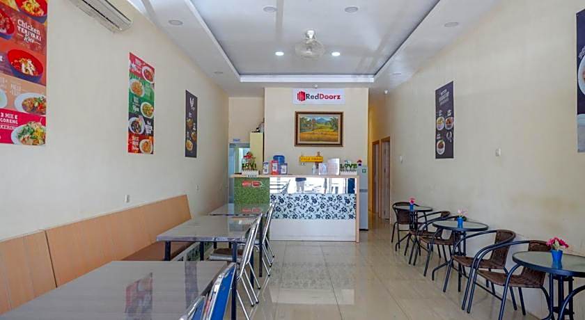 RedDoorz Plus @ Losari Makassar