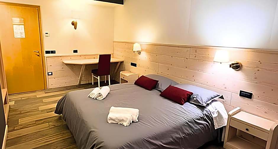 Photo 1 of 20 of Damodoro Hotel