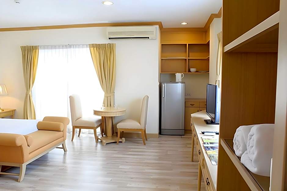 Romance Hotel Srinakarin