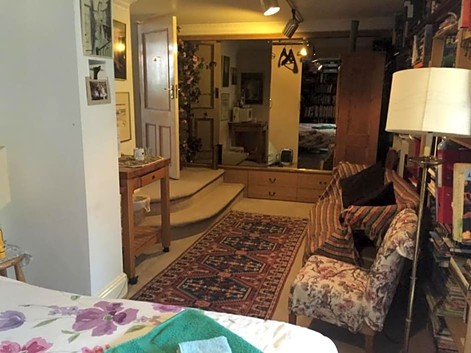 Chiswick Riviera with free parking