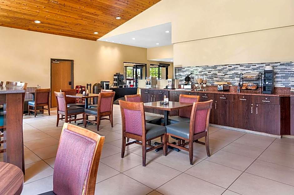 White Pine Inn & Suites