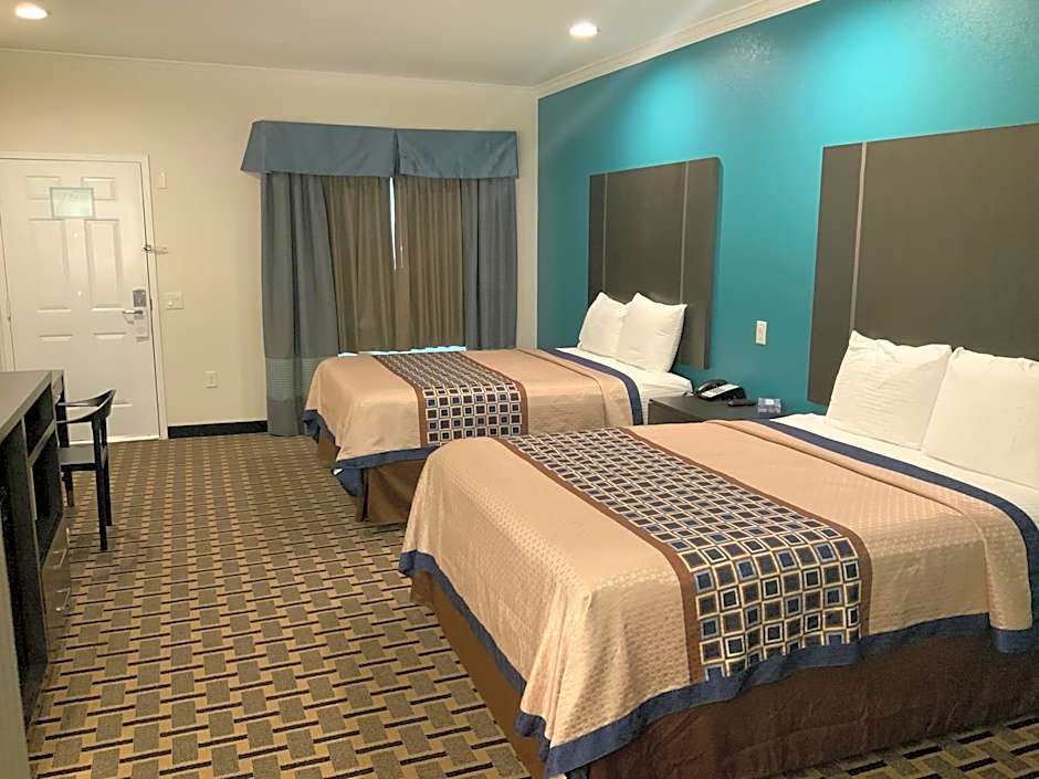 Photo 1 of 5 of 2 Queen Beds, Nonsmoking