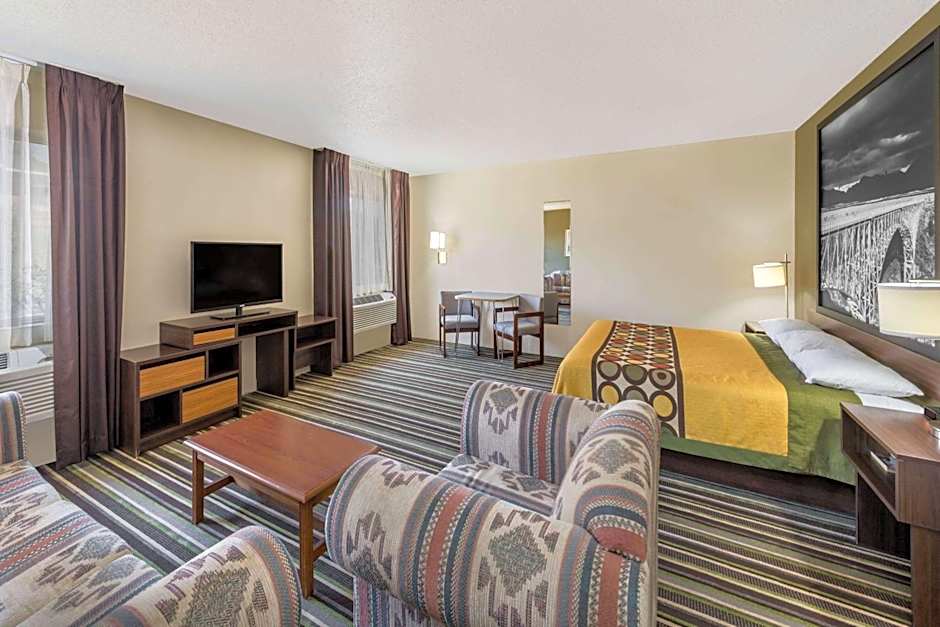 Super 8 by Wyndham Roswell