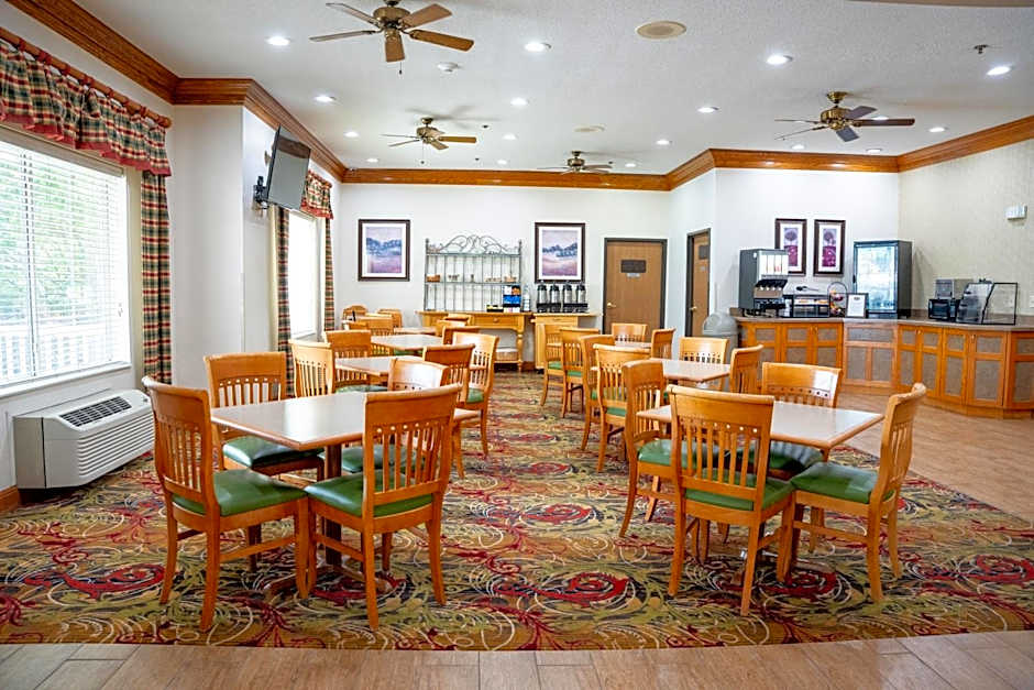 Coshocton Village Inn & Suites