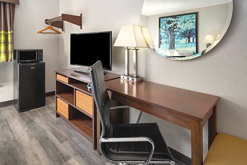 Super 8 by Wyndham Latham/Albany Airport