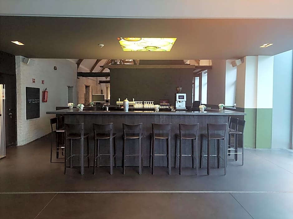 D-Hotel