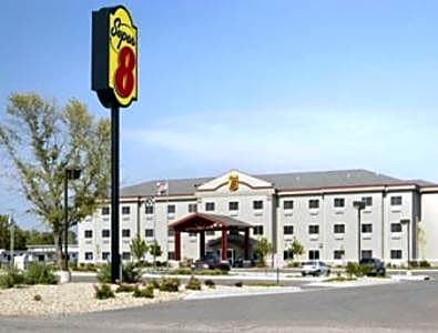 Super 8 by Wyndham Topeka at Forbes Landing