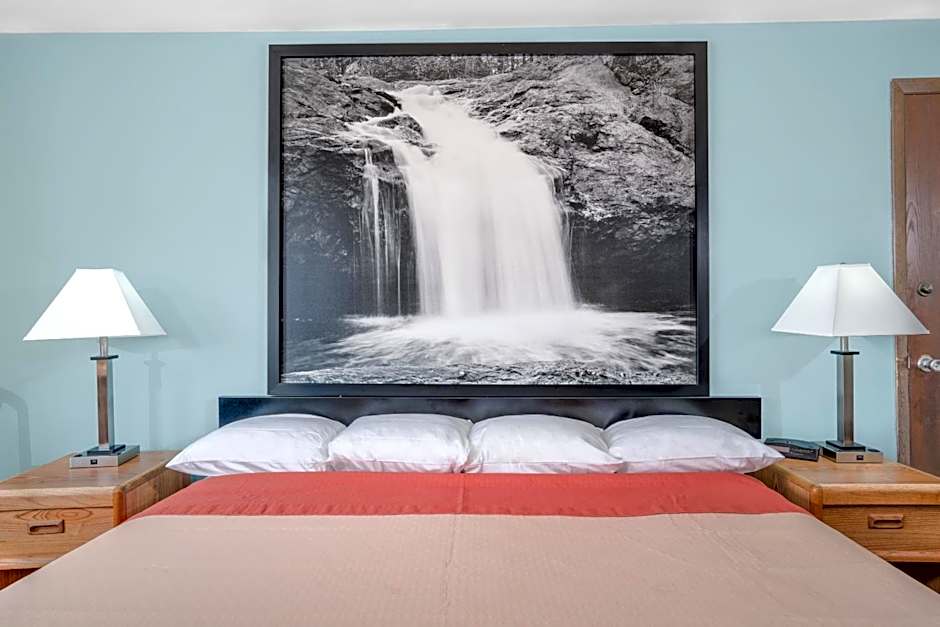 Super 8 by Wyndham Tomah Wisconsin