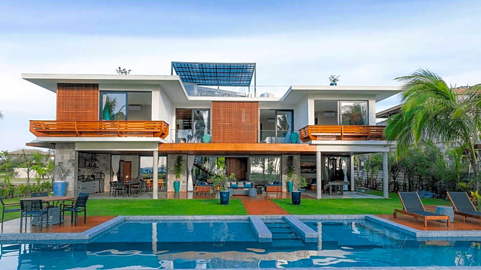 Oceanfront Mansion with 8 Suites in Praia do Forte