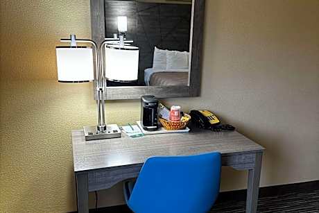 1 King Bed, Nonsmoking