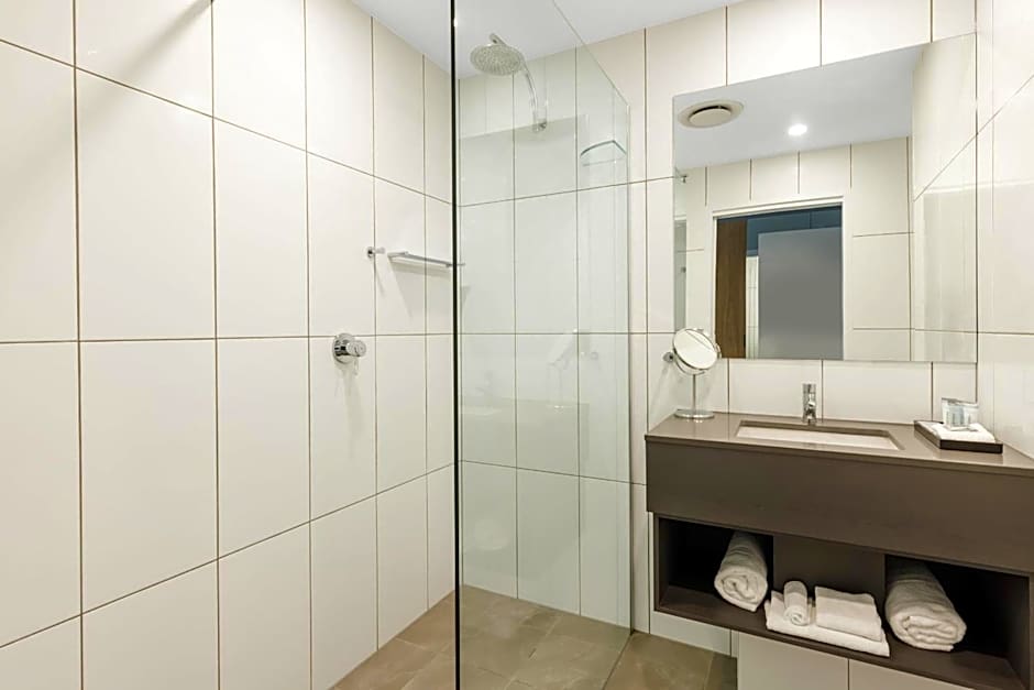 Best Western Plus North Lakes Hotel