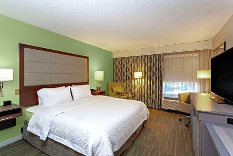 1 Queen Mobility/hearing Access Tub Nosmok Vis Firealrm/door/phn Alrt/hdtv Microwv/fridge/free Wi-fi